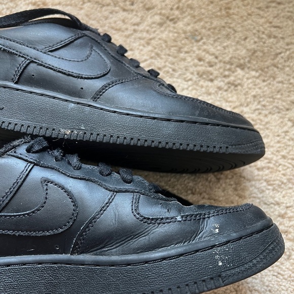 Nike Air Force One 1 LE Youth Boys Sneakers size 5.5 Black Lace up Low Hoops - Picture 10 of 10